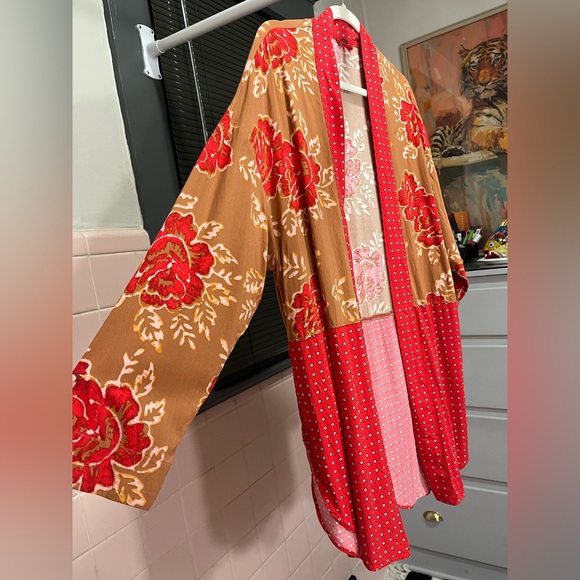 Free People Medium Forget Me Not Floral Red and Tan Kimono - Picture 6 of 12